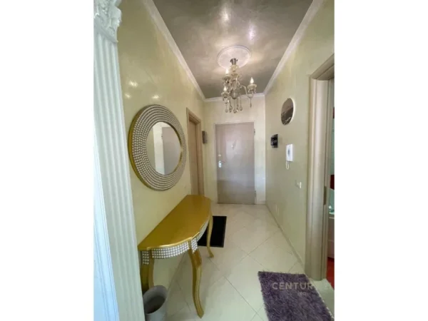 Tirane, jepet me qera apartament 2+1+Aneks+Ballkon Kati 2, 107 m² 500 € (YZBERISH)