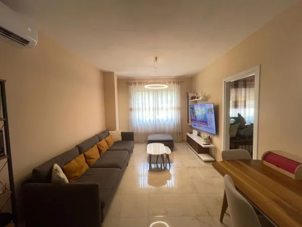 Tirane, jepet me qera apartament 2+1 Kati 2, 83 m² 650 € 