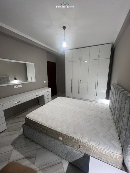 Tirane, jepet me qera apartament 2+1 Kati 8, 80 m² 400 € (kamez)