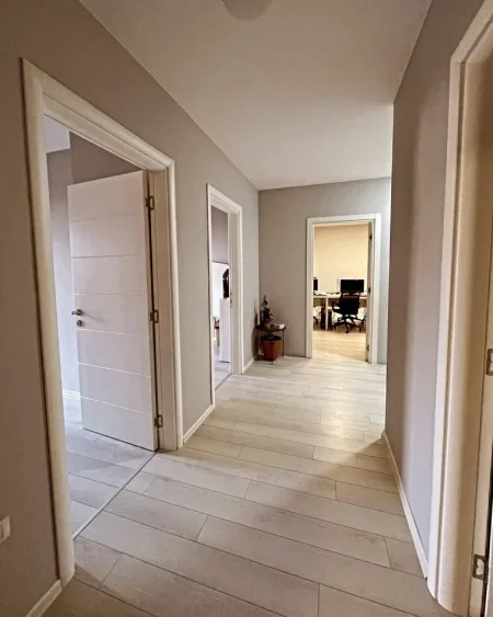 Tirane, shitet apartament 3+1 , 133 m² 179.500 € (Fusha e |Aviacionit)