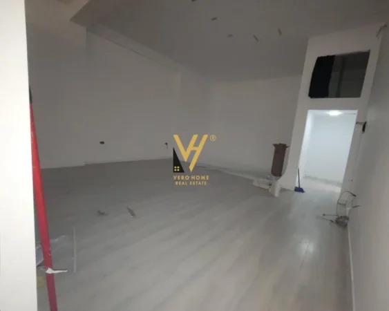 Tirane, shitet dyqan Kati 0, 91 m² 165.000 € (RRUGA E ELBASANIT)