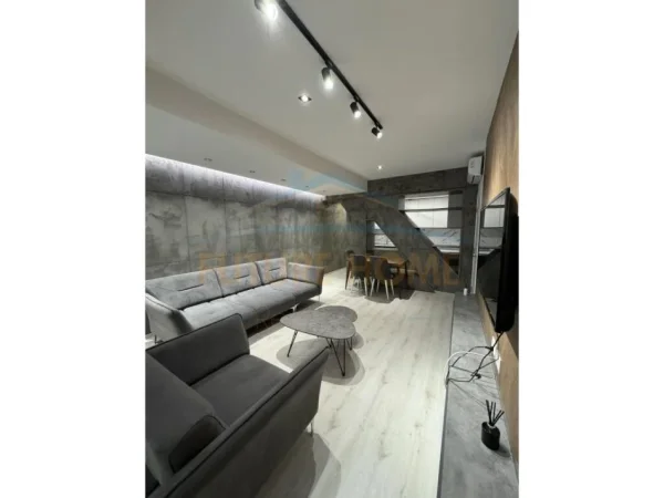 Tirane, jepet me qera apartament 1+1 Kati 11, 76 m² 700 € (Square21)