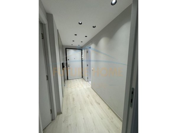 Tirane, jepet me qera apartament 1+1 Kati 11, 76 m² 700 € (Square21)