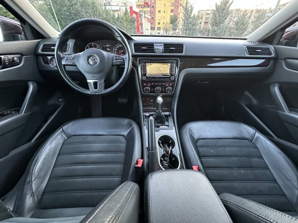 Tirane, shes makine Volkswagen PASSAT PREMIUM LINE 2.0 DIESEL Nafte, vishnje automatik Klima