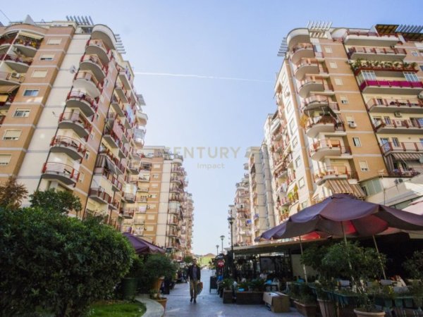 Tirane, jepet me qera ambjent biznesi Kati -2, 22 m² 80 € (KOMPLEKSI VIZION PLUS)
