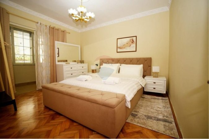 Tirane, jepet me qera 2+1 Kati 2, 100 m² 600 € (APARTAMENT 2+1+PARKIM ME QIRA NE QENDER)