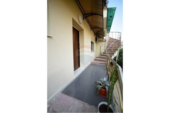 Tirane, jepet me qera 2+1 Kati 2, 100 m² 600 € (APARTAMENT 2+1+PARKIM ME QIRA NE QENDER)