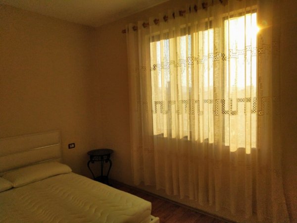 Tirane, jepet me qera apartament 1+1 Kati 7, 70 m² 400 € (Rruga Gjon Buzuku, mbrapa Viles Gold)