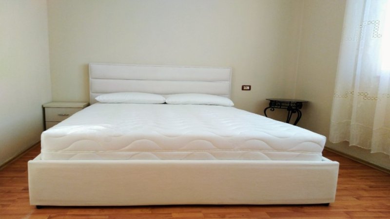 Tirane, jepet me qera apartament 1+1 Kati 7, 70 m² 400 € (Rruga Gjon Buzuku, mbrapa Viles Gold)