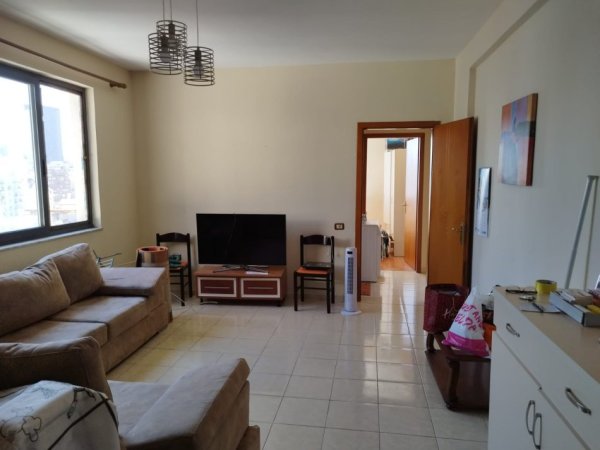 Tirane, jepet me qera apartament 1+1 Kati 7, 70 m² 400 € (Rruga Gjon Buzuku, mbrapa Viles Gold)