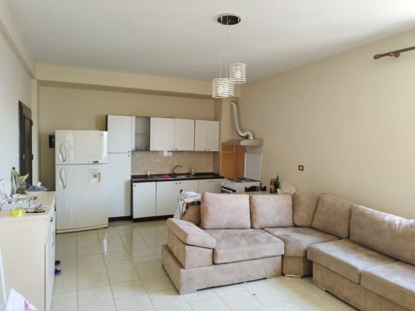 Tirane, jepet me qera apartament 1+1 Kati 7, 70 m² 400 € (Rruga Gjon Buzuku, mbrapa Viles Gold)
