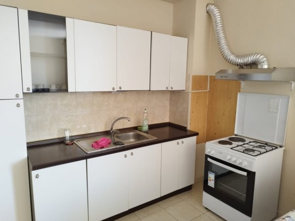 Tirane, jepet me qera apartament 1+1 Kati 7, 70 m² 400 € (Rruga Gjon Buzuku, mbrapa Viles Gold)