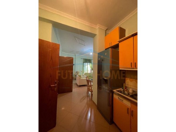 Tirane, jepet me qera apartament 2+1+Ballkon Kati 3, 169 m² 350 € (Rruga Muhamed Deliu)
