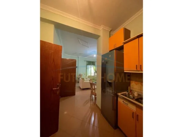 Tirane, jepet me qera apartament 2+1+Ballkon Kati 3, 169 m² 350 € (Rruga Muhamed Deliu)