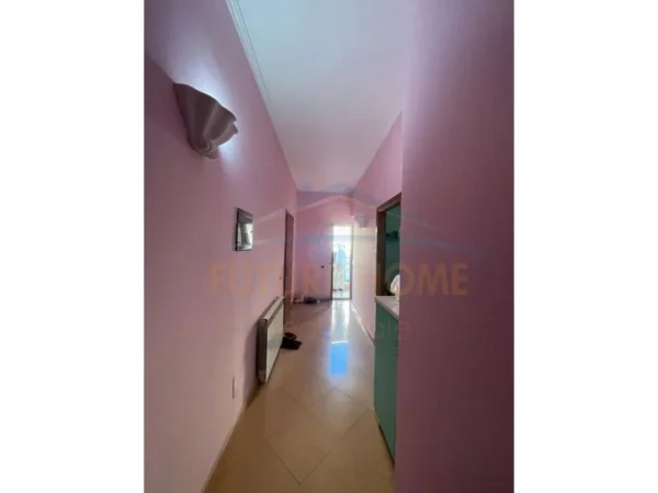 Tirane, jepet me qera apartament 2+1+Ballkon Kati 3, 169 m² 350 € (Rruga Muhamed Deliu)