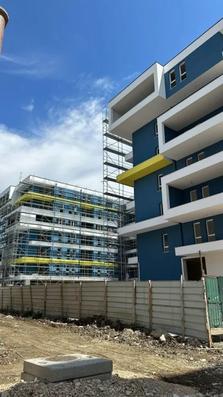 Tirane, shitet apartament 2+1+Ballkon Kati 3, 94 m² 103.800 € (Univers City)