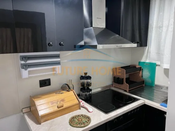 Tirane, shitet apartament 1+1 Kati 5, 54 m² 98.000 € (Rruga Hoxha Tahsim)