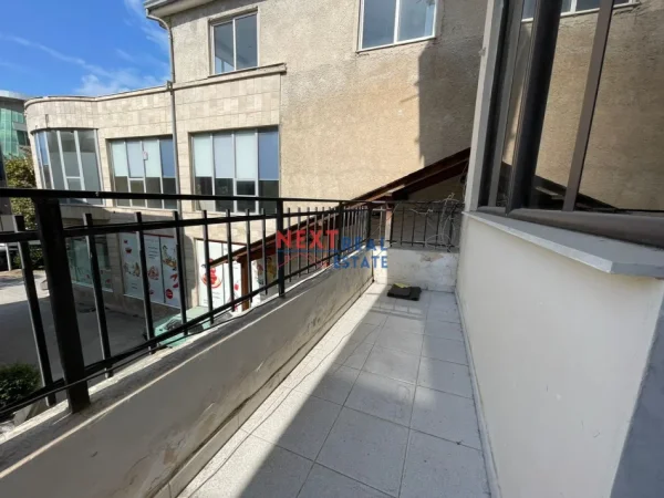 REZERVO PRONEN VETEM ME 500€! Vlore, jepet me qera ambjent biznesi Kati 2, 190 m² 1.000 € (Tek Riviera)