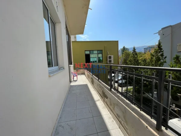 REZERVO PRONEN VETEM ME 500€! Vlore, jepet me qera ambjent biznesi Kati 2, 190 m² 1.000 € (Tek Riviera)