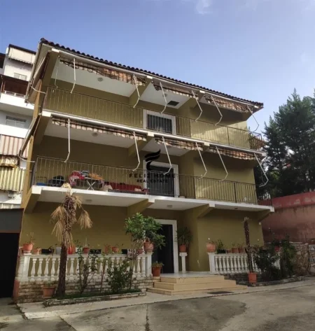Tirane, shitet apartament 3 Katshe , 300 m² 300.000 € (KAMEZ)