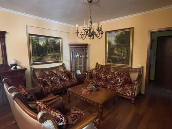 Tirane, jepet me qera apartament 3+1 Kati 3, 125 m² 850 € (Qender, Tirana, Albania)