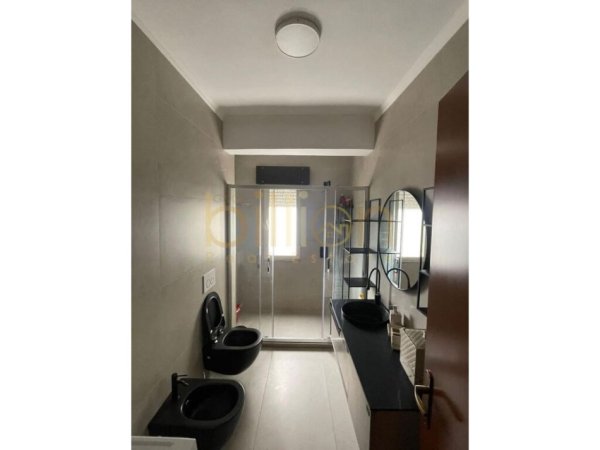 Tirane, jepet me qera apartament 3+1 Kati 3, 125 m² 850 € (Qender, Tirana, Albania)
