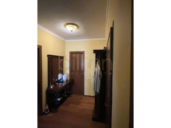 Tirane, jepet me qera apartament 3+1 Kati 3, 125 m² 850 € (Qender, Tirana, Albania)