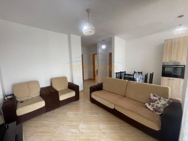 Tirane, jepet me qera 2+1+Ballkon Kati 3, 110 m² 500 € (kopshti zologjik)