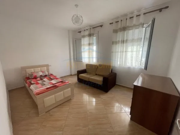 Tirane, jepet me qera 2+1+Ballkon Kati 3, 110 m² 500 € (kopshti zologjik)