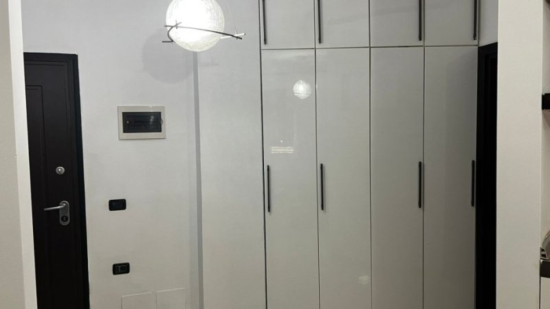 Tirane, jepet me qera apartament 2+1 Kati 3, 97 m² 750 € (Sheshi Willson)
