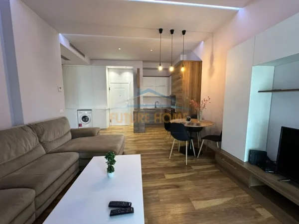 Tirane, jepet me qera apartament 1+1 Kati 4, 73 m² 700 € (Rr Kavajes)
