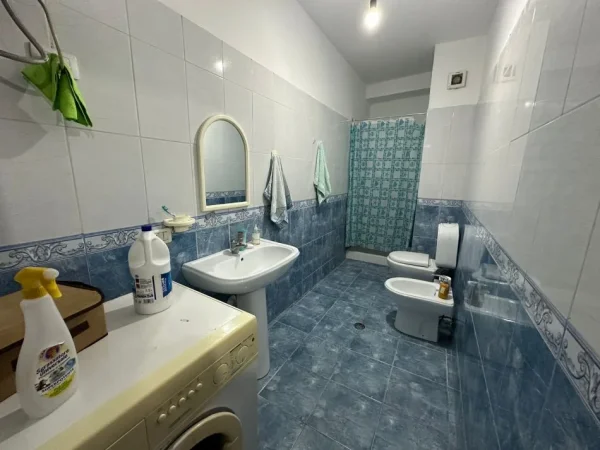 Tirane, jepet me qera apartament 1+1 Kati 4, 75 m² 400 € (rruga loni ligori)