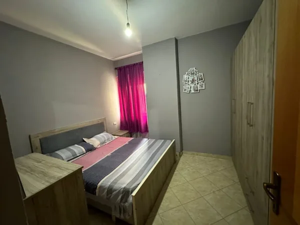 Tirane, jepet me qera apartament 1+1 Kati 4, 75 m² 400 € (rruga loni ligori)