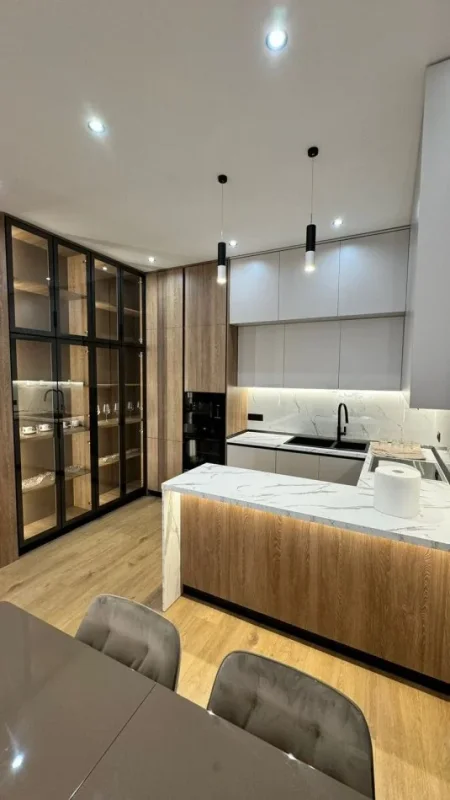 Tirane, jepet me qera apartament 1+1+Ballkon Kati 2, 850 € (Liqeni thate, Hotel Radison)