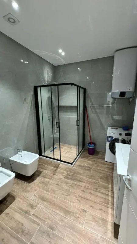 Tirane, jepet me qera apartament 1+1+Ballkon Kati 0, 78 m² 600 € (Rruga “Xhimi Begeja” , Selitë Kodër.)