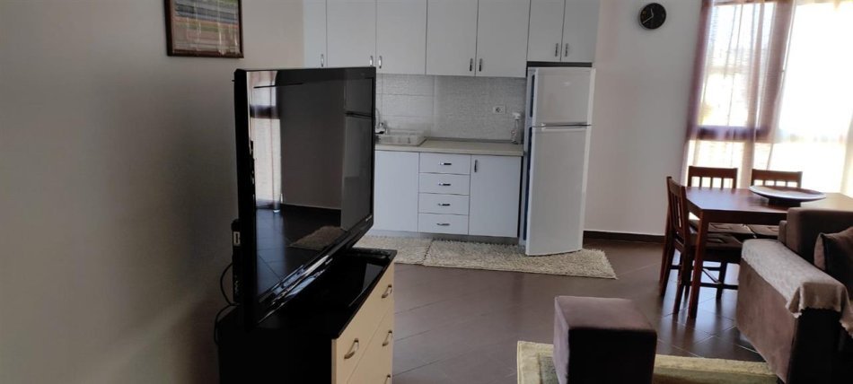 Tirane, jepet me qera apartament 2+1 Kati 2, 110 m² 450 € (Rruga Peti)
