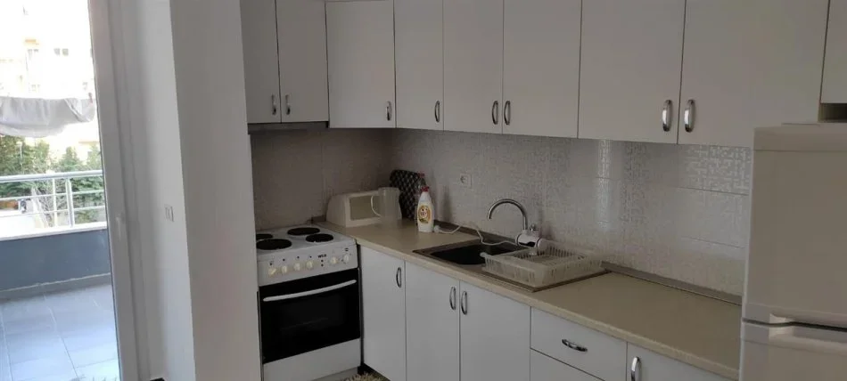 Tirane, jepet me qera apartament 2+1 Kati 2, 110 m² 450 € (Rruga Peti)