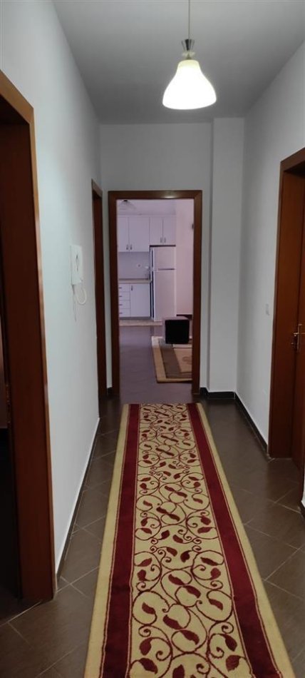 Tirane, jepet me qera apartament 2+1 Kati 2, 110 m² 450 € (Rruga Peti)