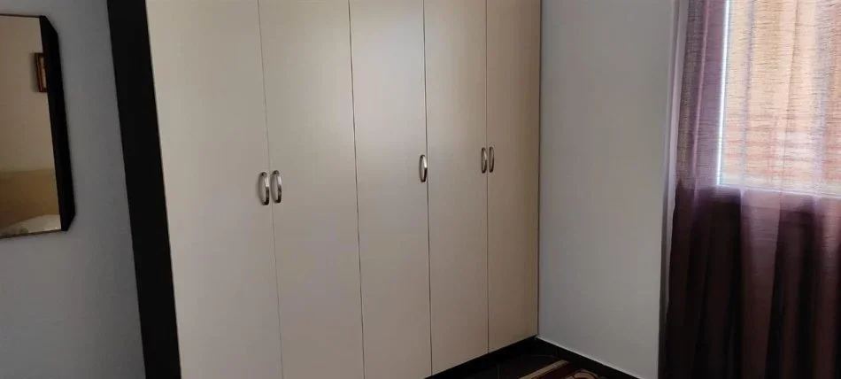 Tirane, jepet me qera apartament 2+1 Kati 2, 110 m² 450 € (Rruga Peti)