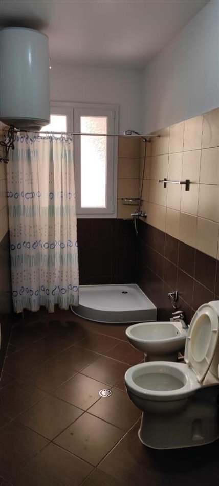 Tirane, jepet me qera apartament 2+1 Kati 2, 110 m² 450 € (Rruga Peti)