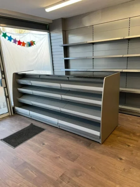 Tirane, jepet me qera dyqan Kati 1, 41 m² 800 € (Rruga Don Bosko)