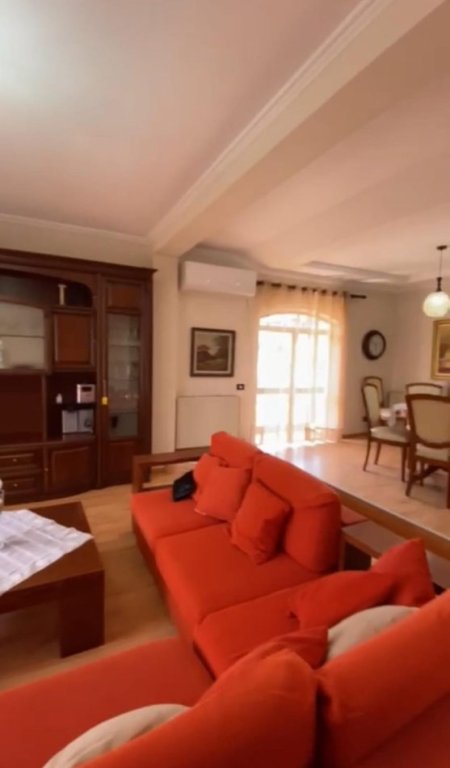 Tirane, jepet me qera Vile 3+1 Kati 3, 130 m² 650 € (Stacioni i Trenit)