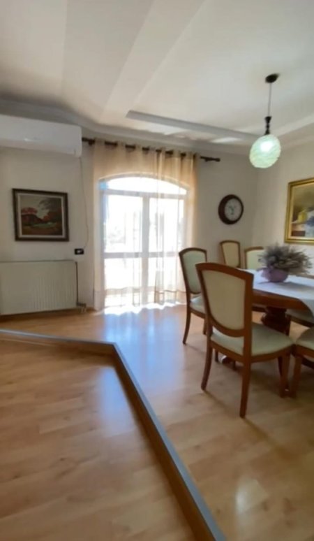 Tirane, jepet me qera Vile 3+1 Kati 3, 130 m² 650 € (Stacioni i Trenit)