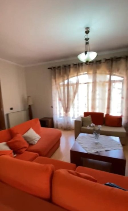 Tirane, jepet me qera Vile 3+1 Kati 3, 130 m² 650 € (Stacioni i Trenit)