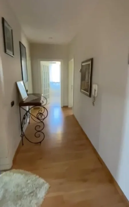 Tirane, jepet me qera Vile 3+1 Kati 3, 130 m² 650 € (Stacioni i Trenit)