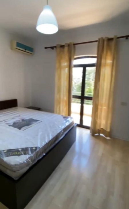 Tirane, jepet me qera Vile 3+1 Kati 3, 130 m² 650 € (Stacioni i Trenit)