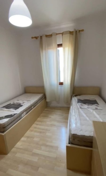 Tirane, jepet me qera Vile 3+1 Kati 3, 130 m² 650 € (Stacioni i Trenit)