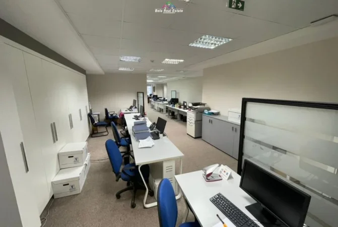 Tirane, jepet me qera zyre Kati 5, 555 m² 8.000 € (RRUGA E KAVAJES)