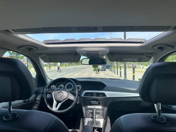 Tirane, shes makine Mercedes-Benz C220 BlueEfficiency 2012 Nafte, gri e erret tiptronik Klima 260.000 km 10.500 €