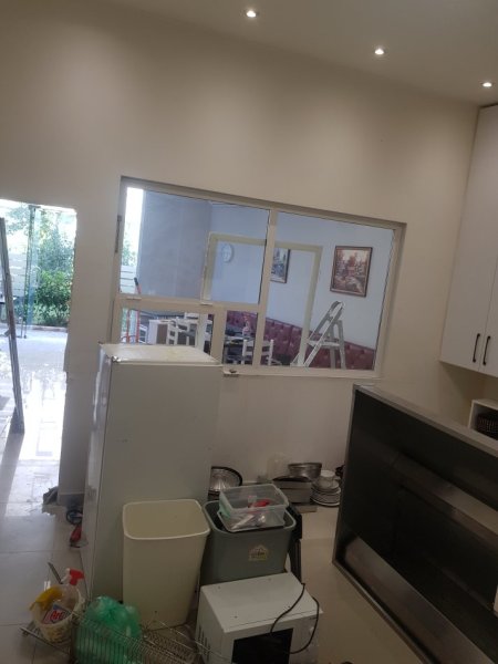Tirane, jepet me qera dyqan Kati 0, 56 m² 430 € (Frosina plaku)